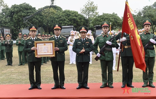 Lữ đoàn 86 (Binh chủng Hóa học) đón nhận Huân chương Bảo vệ Tổ quốc hạng Nhất